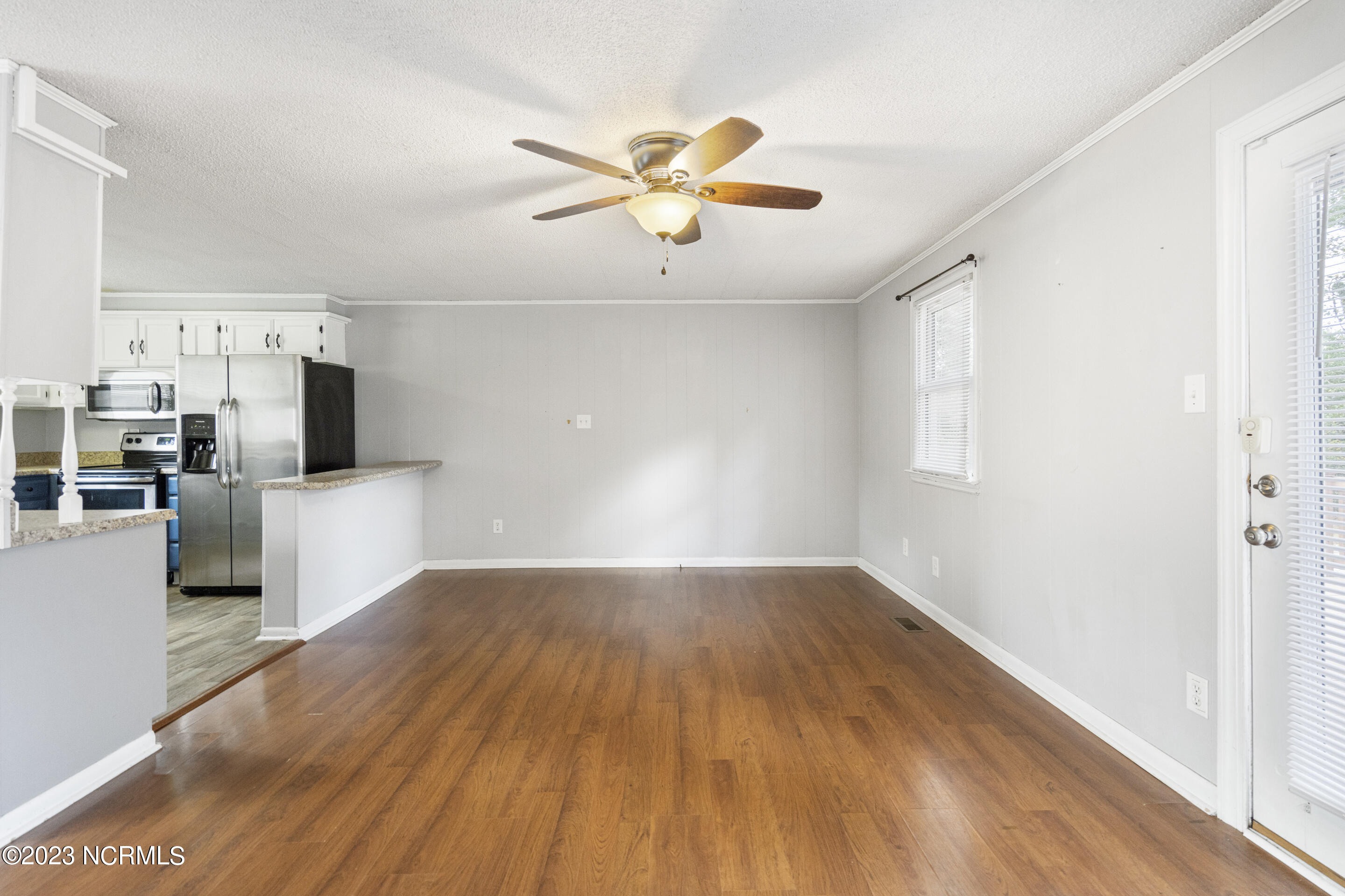 2894 Dawson Cabin Road Jacksonville, NC 28540 - Photo 16 of 32 Living room