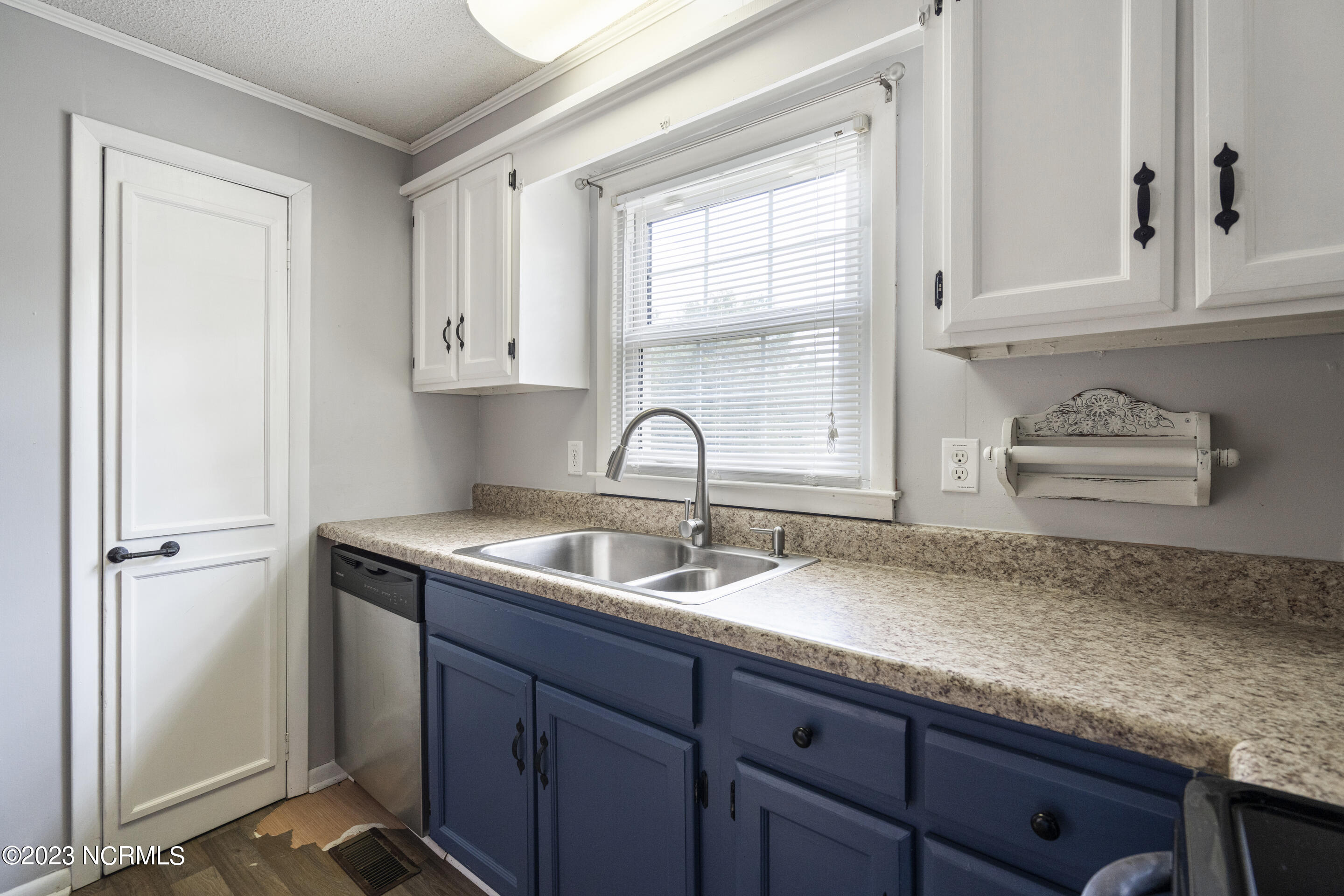 2894 Dawson Cabin Road Jacksonville, NC 28540 - Photo 20 of 32 Kitchen