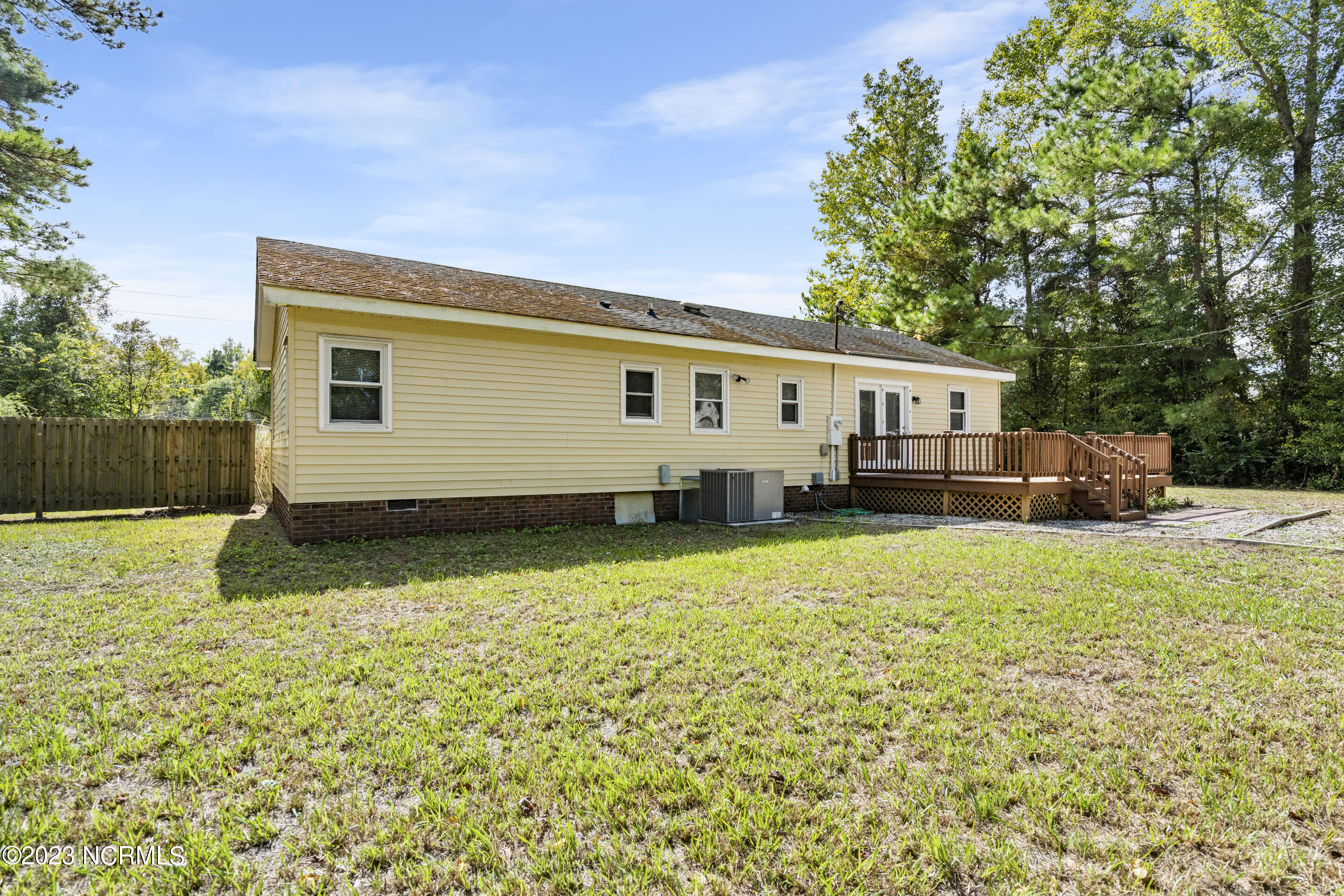 2894 Dawson Cabin Road Jacksonville, NC 28540 - Photo 28 of 32 Back of House