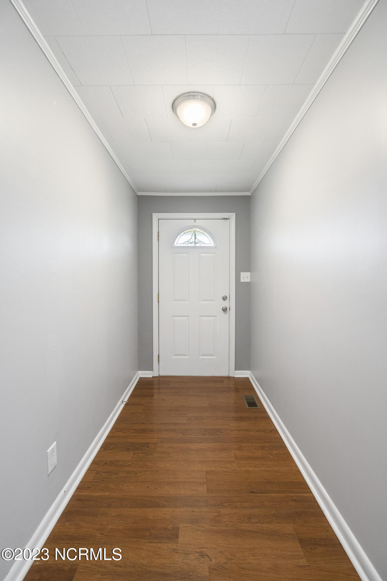 2894 Dawson Cabin Road Jacksonville, NC 28540 - Photo 4 of 32 Entry Hall