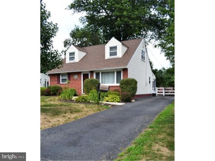 120 Roberts Road Brookhaven, PA 19015 - Photo 14 of 18 Driveway
