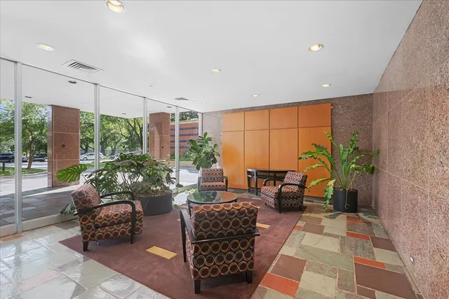 $2,750 | 2970 North Lake Shore Drive, Unit 6F, Chicago, IL 60657