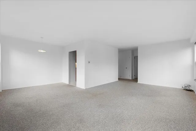 $2,750 | 2970 North Lake Shore Drive, Unit 6F, Chicago, IL 60657
