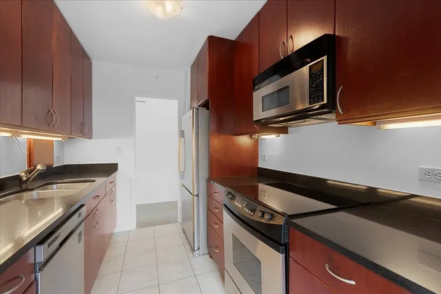 $2,750 | 2970 North Lake Shore Drive, Unit 6F, Chicago, IL 60657