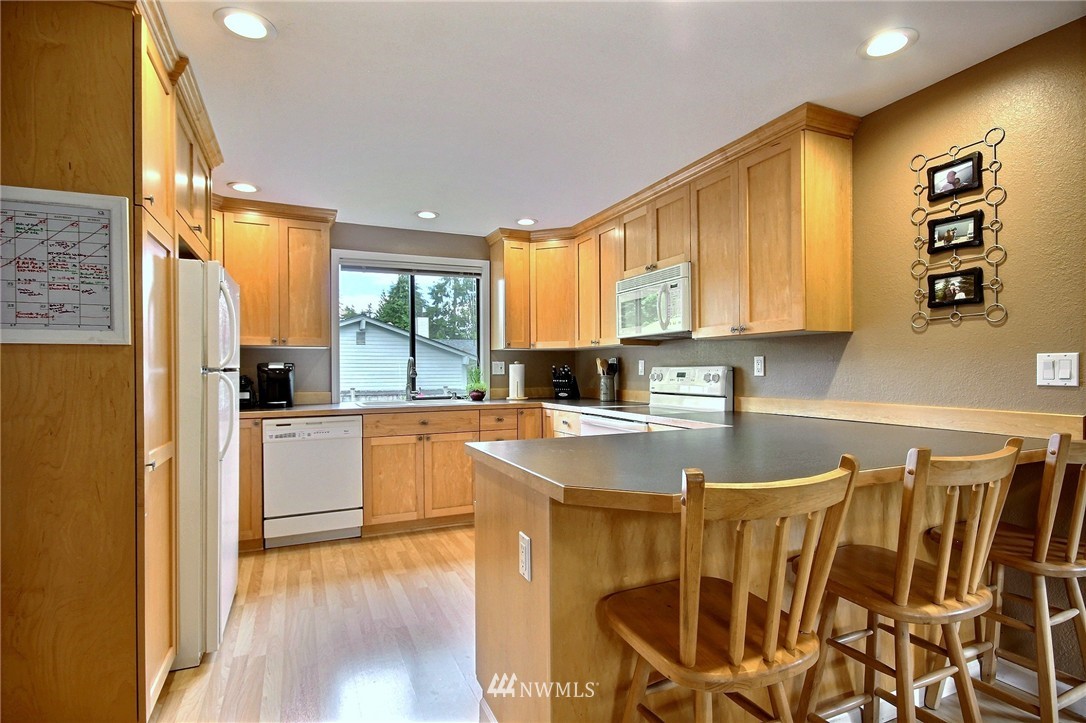 17606 30th Drive Southeast Bothell, WA 98012 - Photo 3 of 25 Gallery Image 3