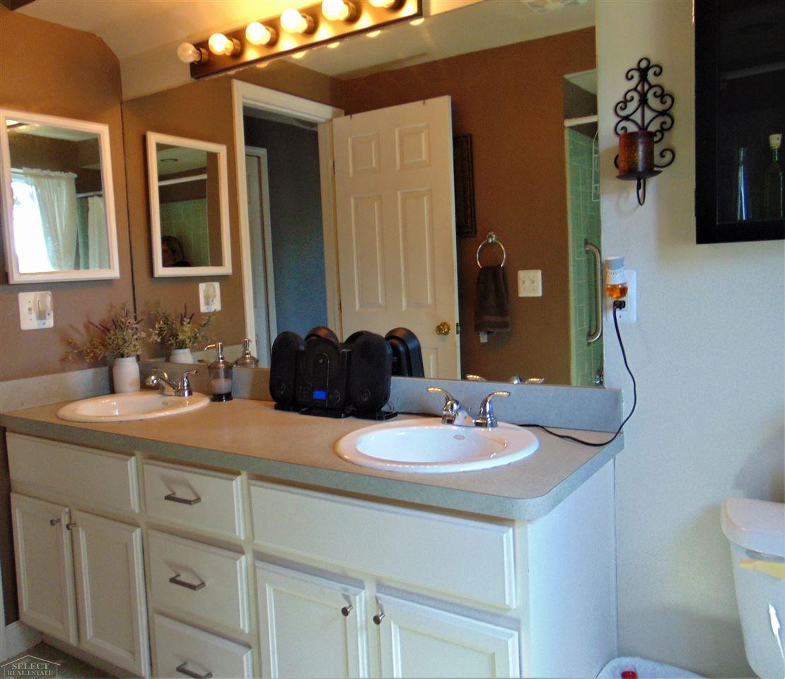 35397 Bobcean Road Clinton Township, MI 48035 - Photo 48 of 59 31393511-47.JPG