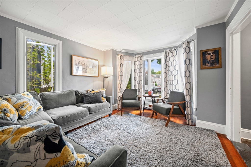 14 Wenlock Road Boston, MA 02122 - Photo 5 of 27 Gallery Image 5