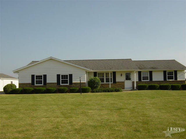 221 West Yoder Road Fort Wayne, IN 46819 - Photo 1 of 28