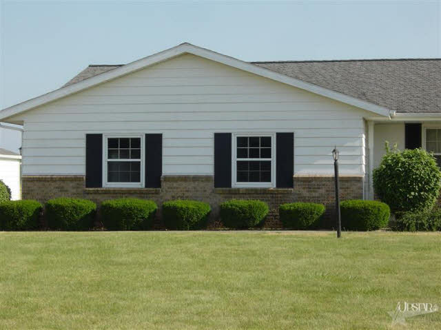 221 West Yoder Road Fort Wayne, IN 46819 - Photo 2 of 28