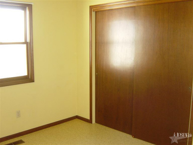 221 West Yoder Road Fort Wayne, IN 46819 - Photo 12 of 28