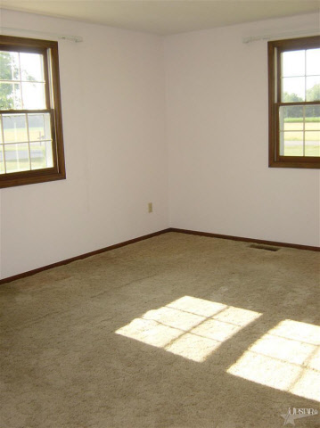 221 West Yoder Road Fort Wayne, IN 46819 - Photo 9 of 28