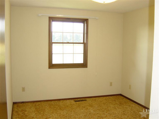 221 West Yoder Road Fort Wayne, IN 46819 - Photo 10 of 28