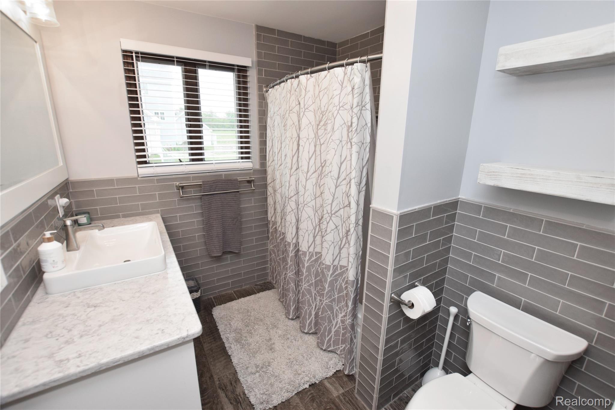 1187 North Gale Road Davison, MI 48423 - Photo 21 of 32 Full Bath - Entry Level