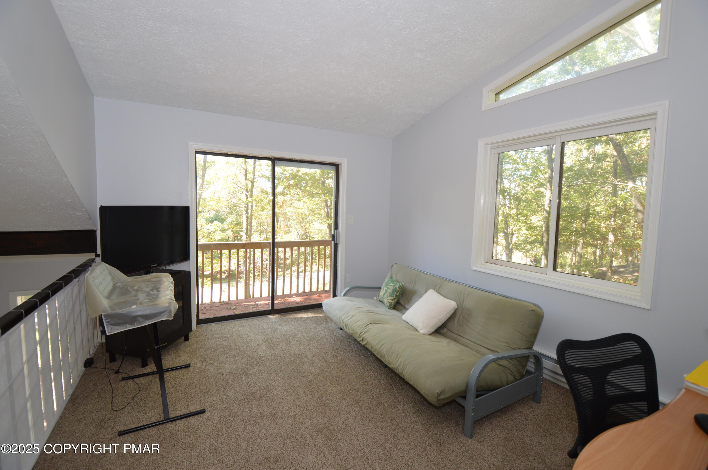 128 Ashley Court Bushkill, PA 18324 - Photo 30 of 43 a living room with furniture and a window