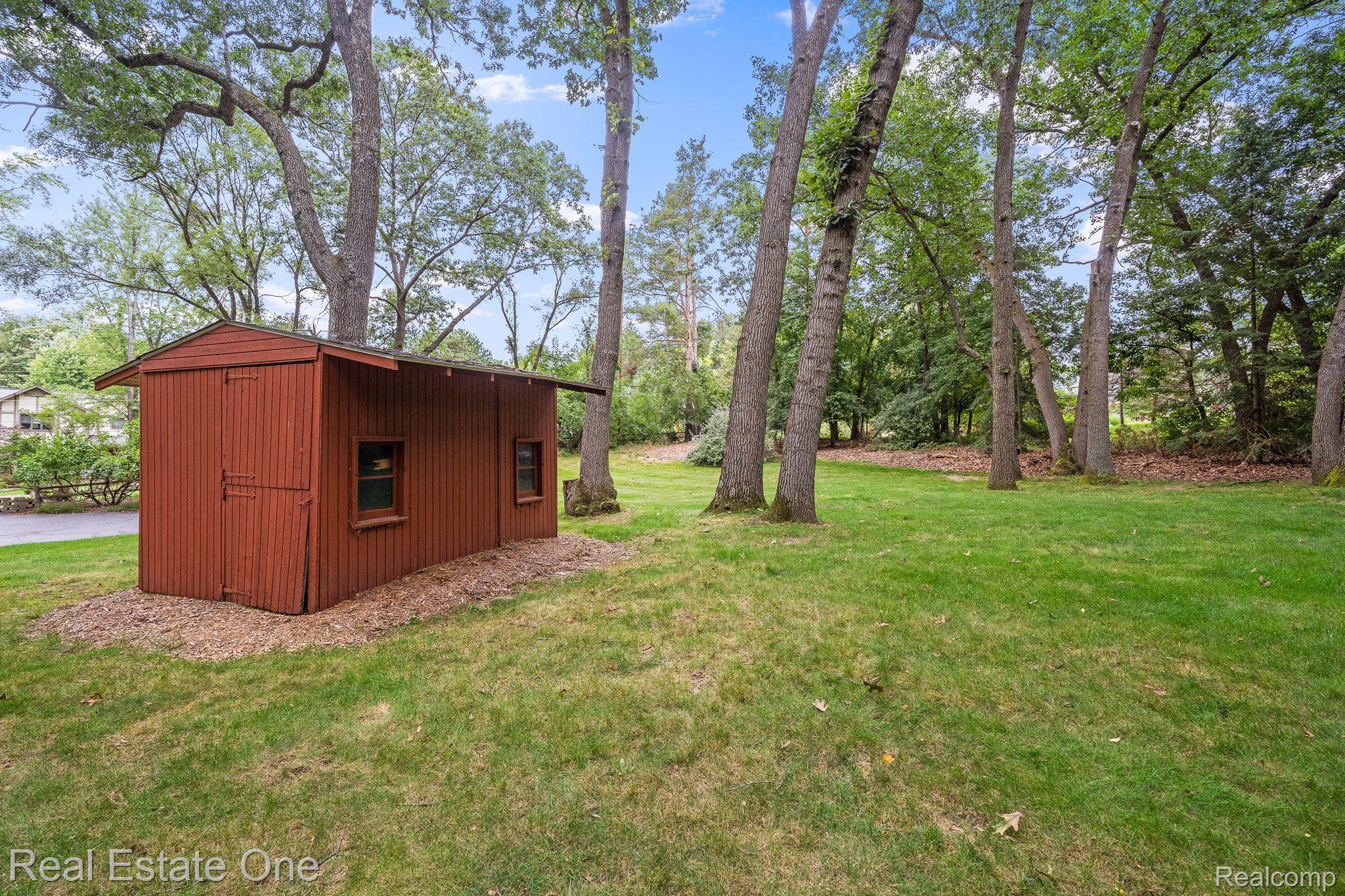 851 Peach Tree Lane Rochester, MI 48306 - Photo 11 of 60 Lots of Possibilities - Shed with electricity