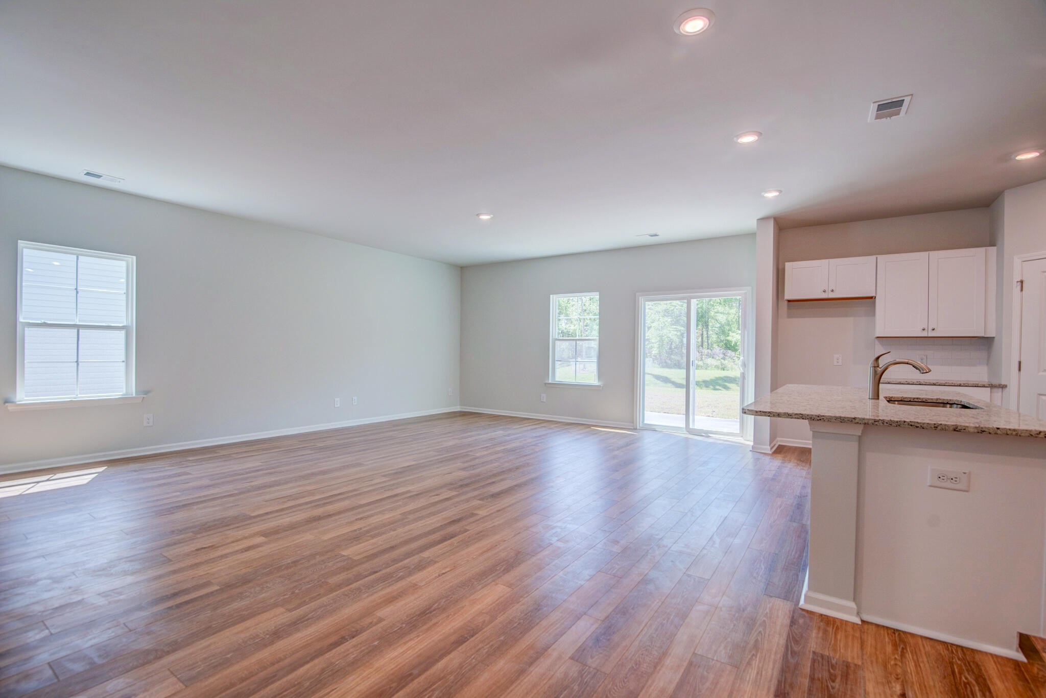 535 Spanish Wells Road Summerville, SC 29486 - Photo 13 of 48 Family room Pic 3