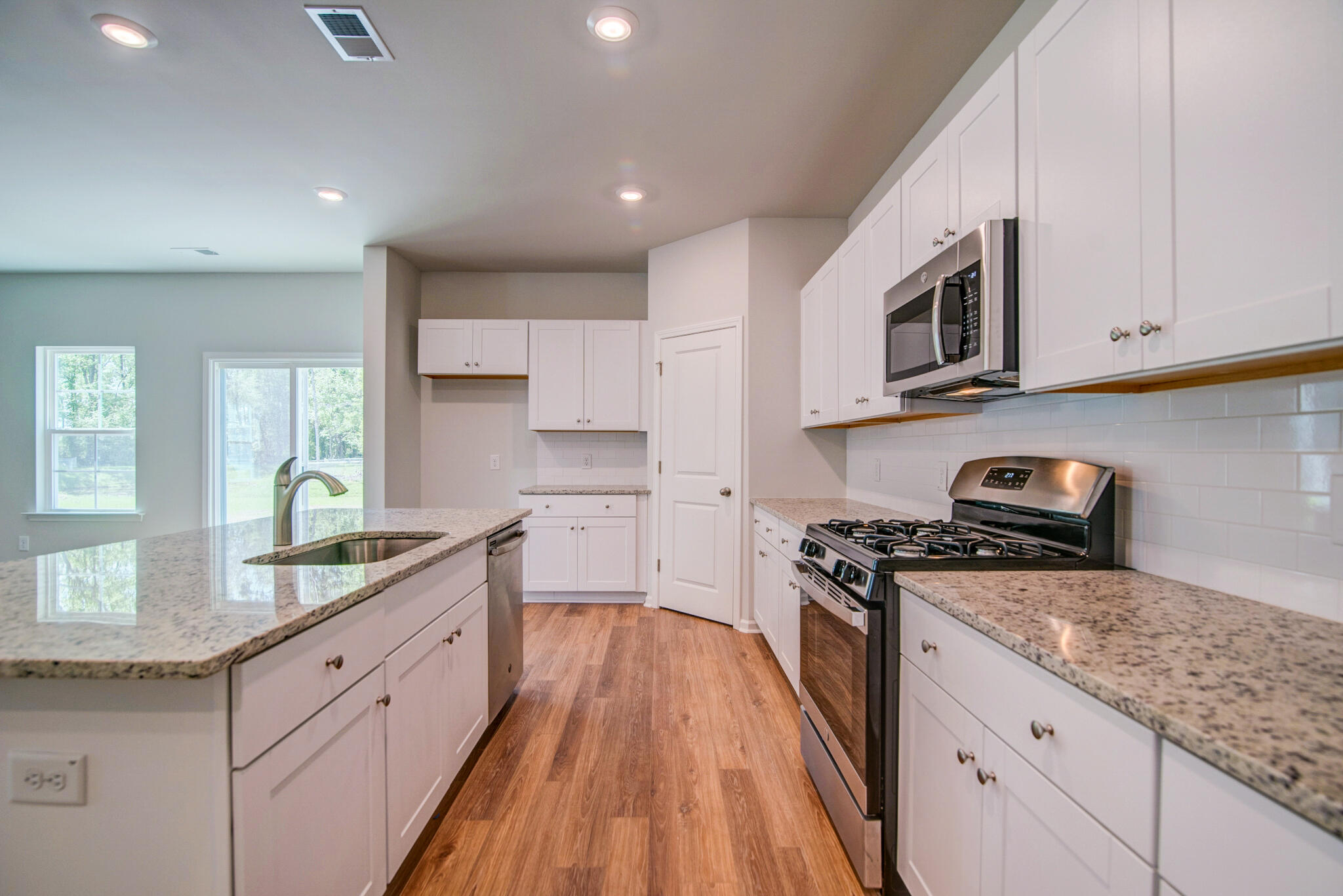 535 Spanish Wells Road Summerville, SC 29486 - Photo 18 of 48 Kitchen Pic 3