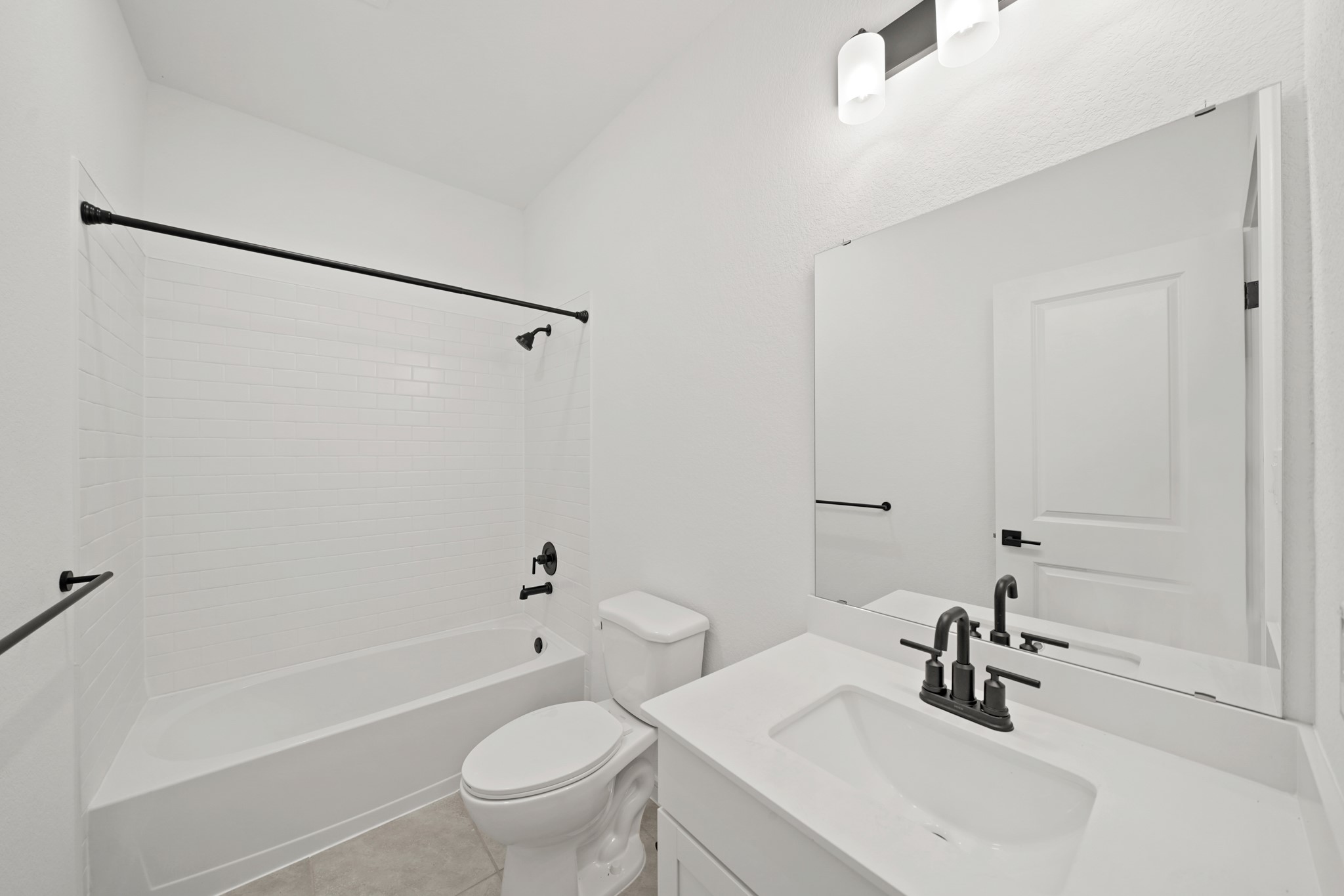 7922 Jasper Mdws Way Angleton, TX 77515 - Photo 22 of 31 Hall bath (*Photo not of actual home and used for illustration purposes only.)