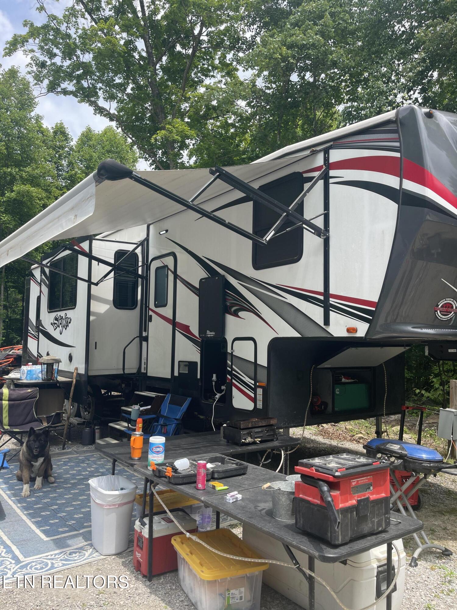 549 Defender Road La Follette, TN 37766 - Photo 5 of 42 camper exterior