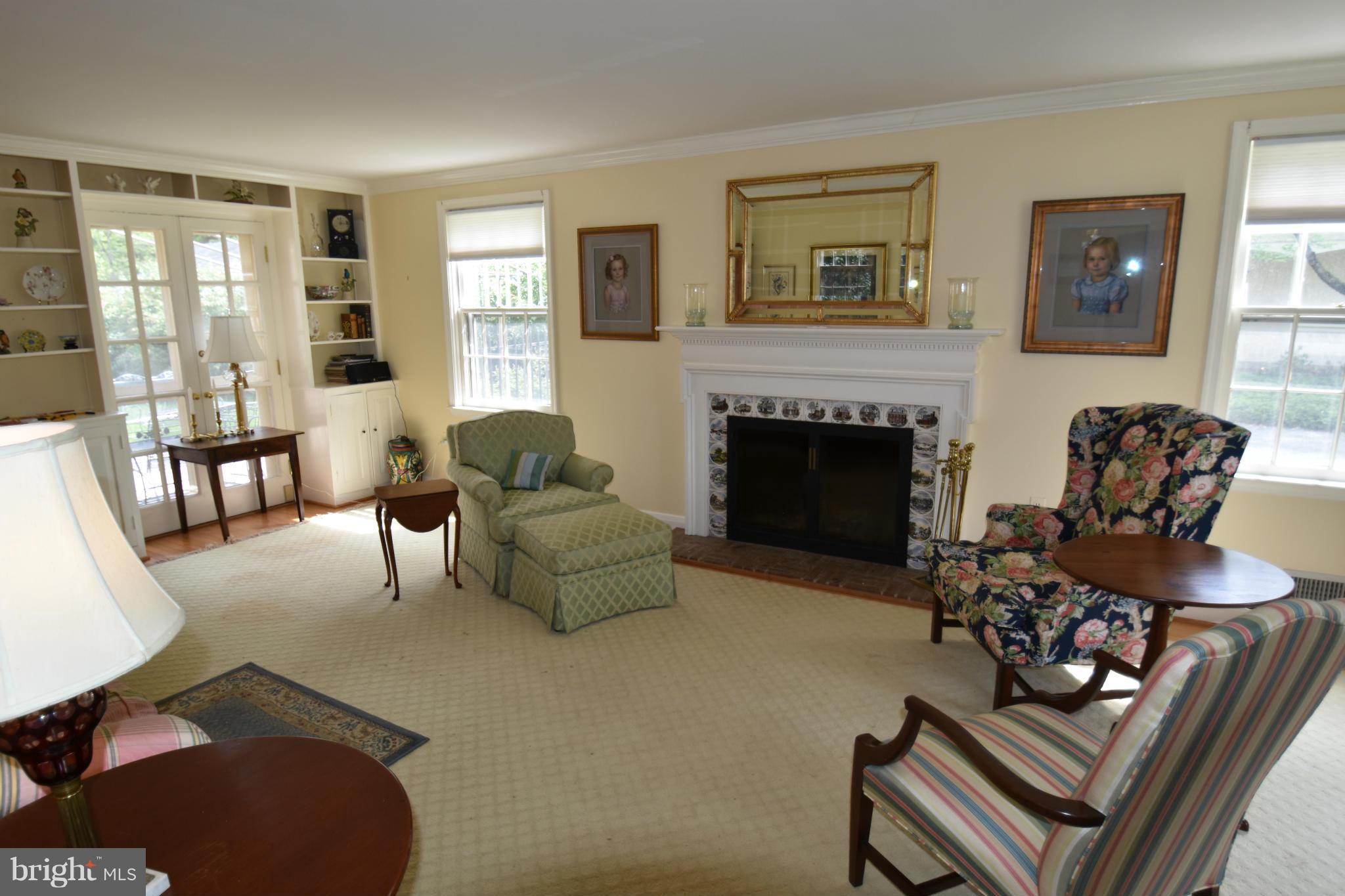 5915 Meadowood Road Baltimore, MD 21212 - Photo 5 of 30 Living Room
