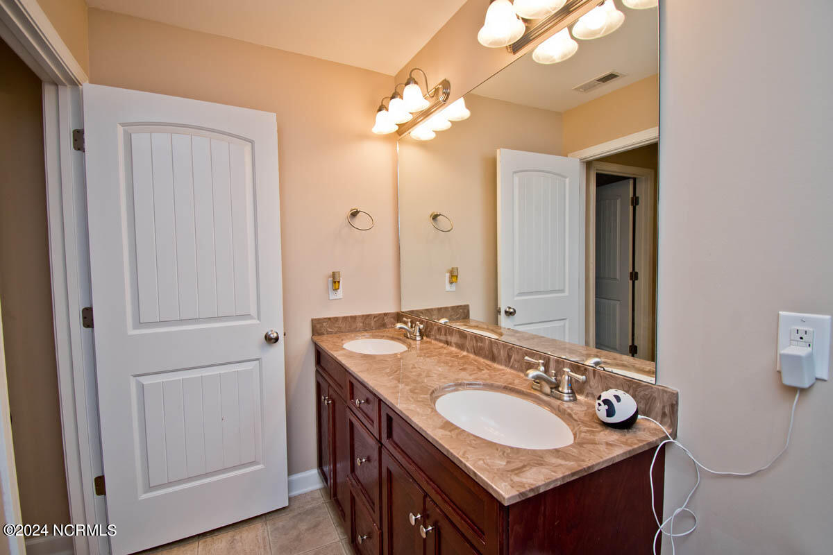 397 Inverness Drive Hubert, NC 28539 - Photo 35 of 50 Main full bath v2