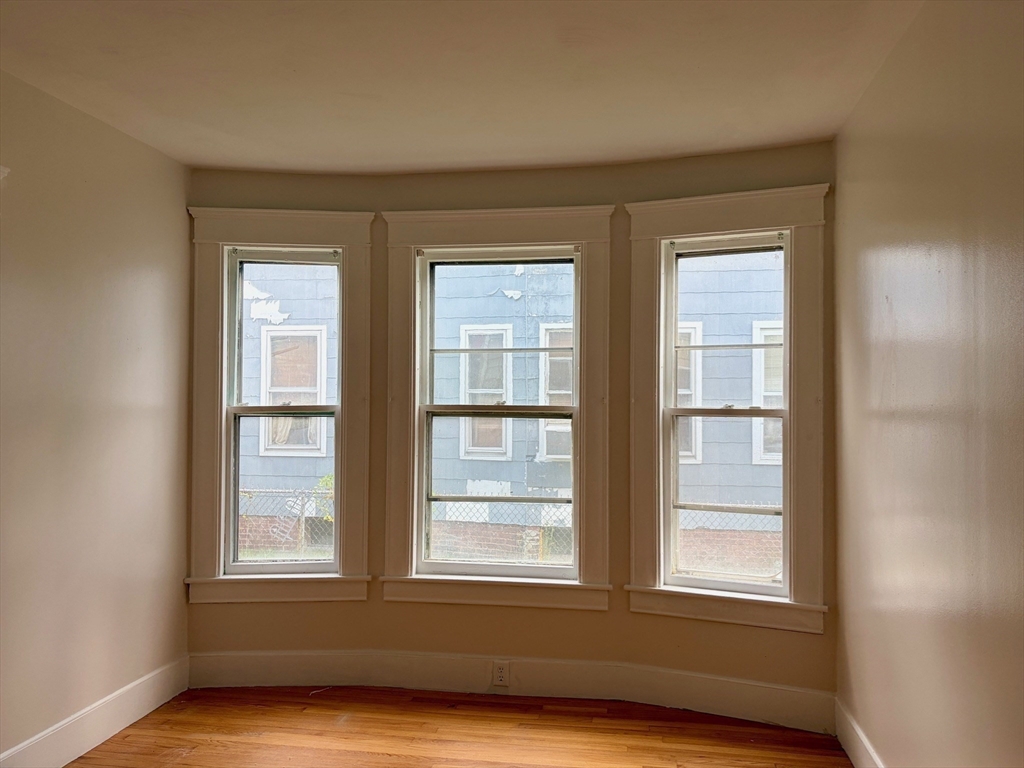 271-273 Pleasant Street, Unit 271 Holyoke, MA 01040 - Photo 11 of 17