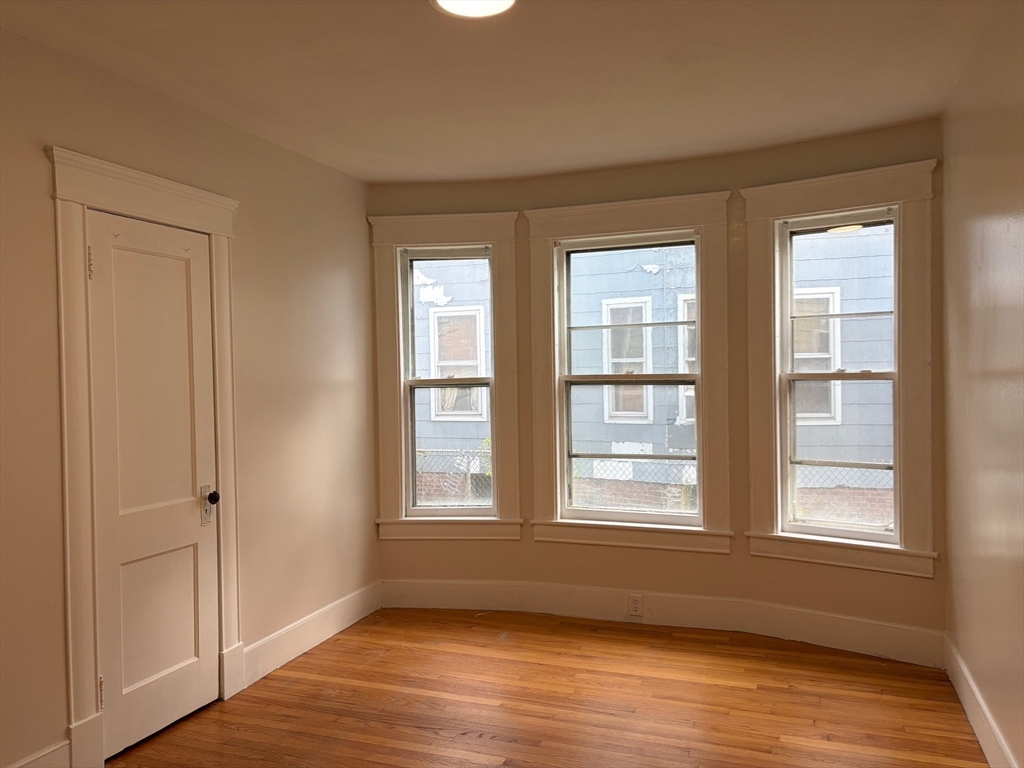 271-273 Pleasant Street, Unit 271 Holyoke, MA 01040 - Photo 12 of 17