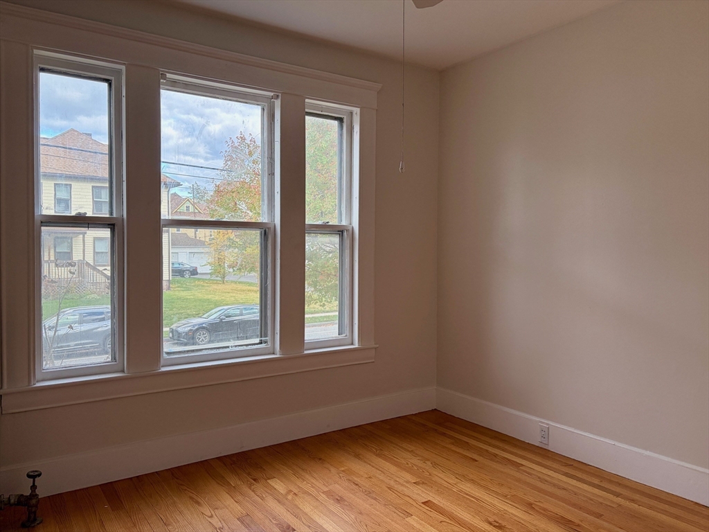 271-273 Pleasant Street, Unit 271 Holyoke, MA 01040 - Photo 13 of 17