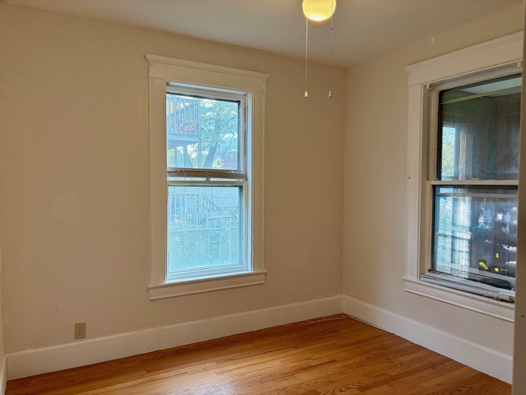 271-273 Pleasant Street, Unit 271 Holyoke, MA 01040 - Photo 14 of 17