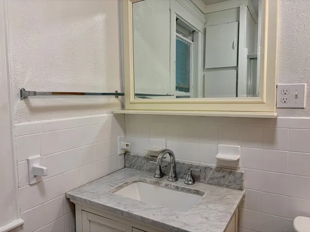 $2,250 | 271-273 Pleasant Street, Unit 271, Holyoke, MA 01040