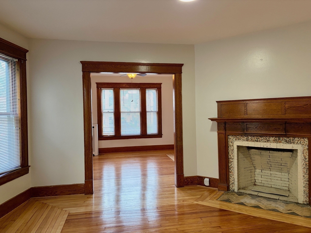 271-273 Pleasant Street, Unit 271 Holyoke, MA 01040 - Photo 3 of 17