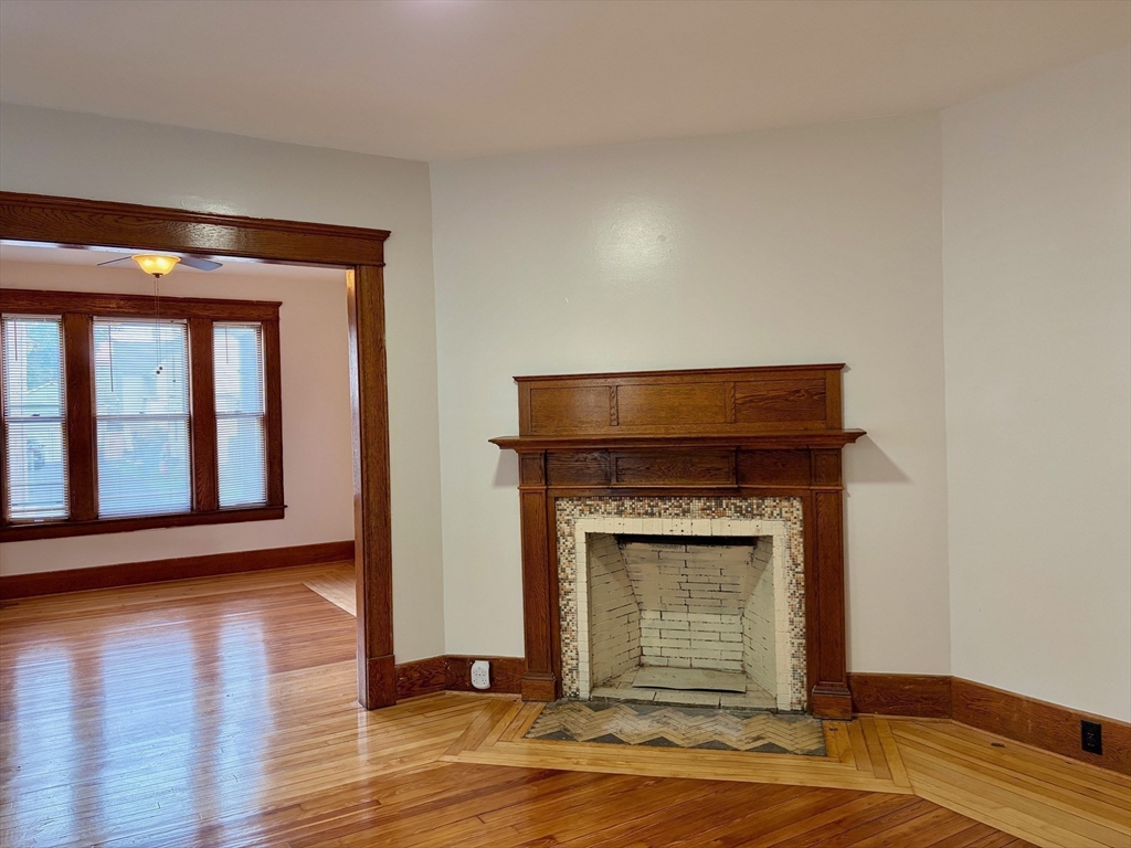 271-273 Pleasant Street, Unit 271 Holyoke, MA 01040 - Photo 4 of 17
