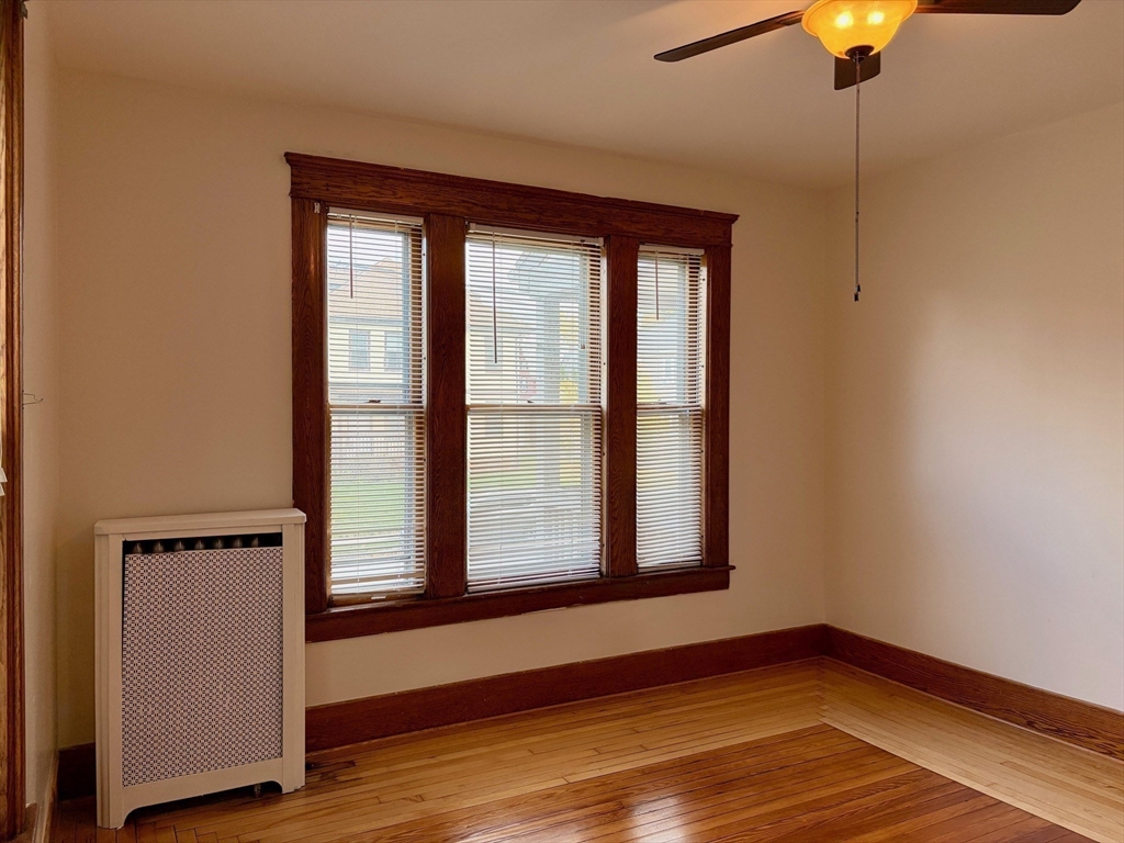 271-273 Pleasant Street, Unit 271 Holyoke, MA 01040 - Photo 5 of 17