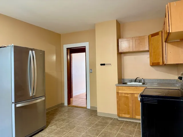 $2,250 | 271-273 Pleasant Street, Unit 271, Holyoke, MA 01040