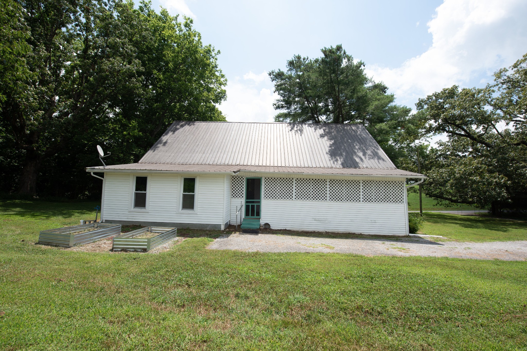 3058 Lipscomb Road Springfield, TN 37172 - Photo 18 of 19 a front view of house with yard and trees
