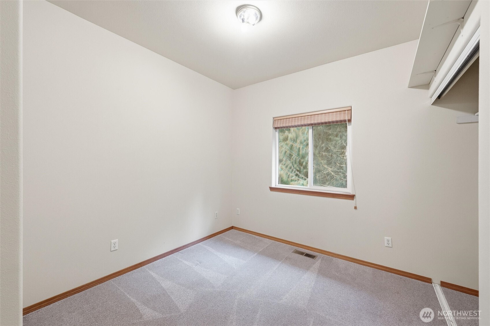 36 Holly View Way Bellingham, WA 98229 - Photo 14 of 40 an empty room with a window