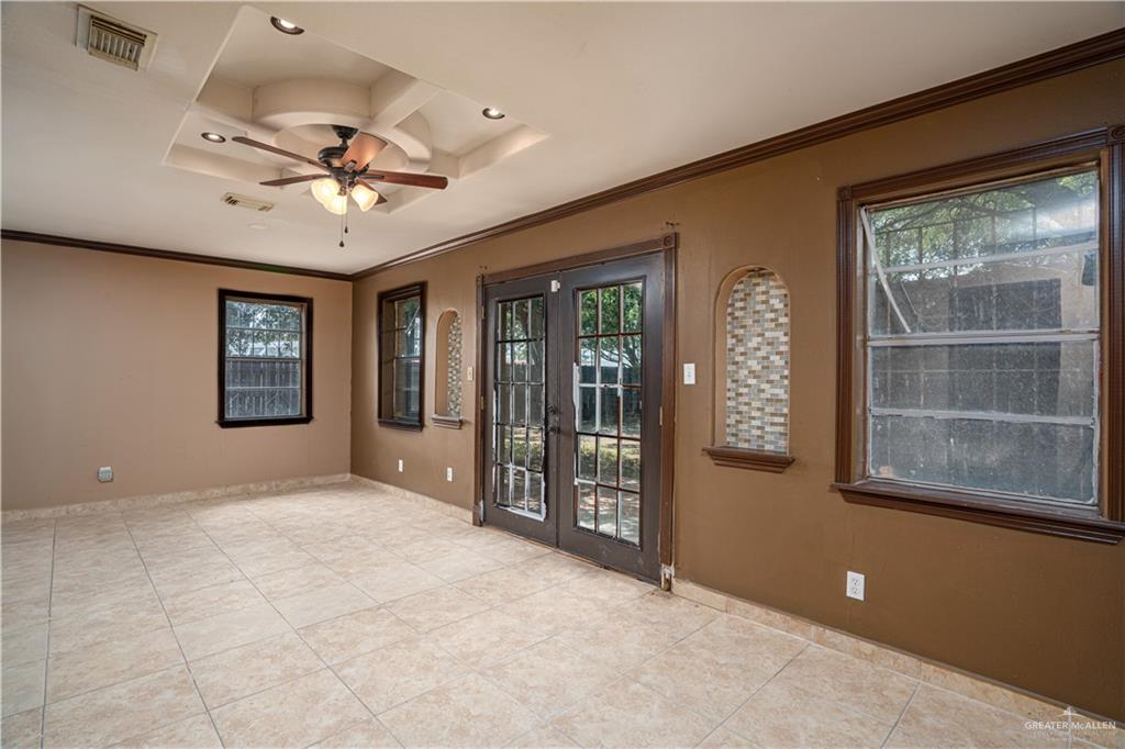 720 North Padre Avenue Weslaco, TX 78596 - Photo 5 of 29
