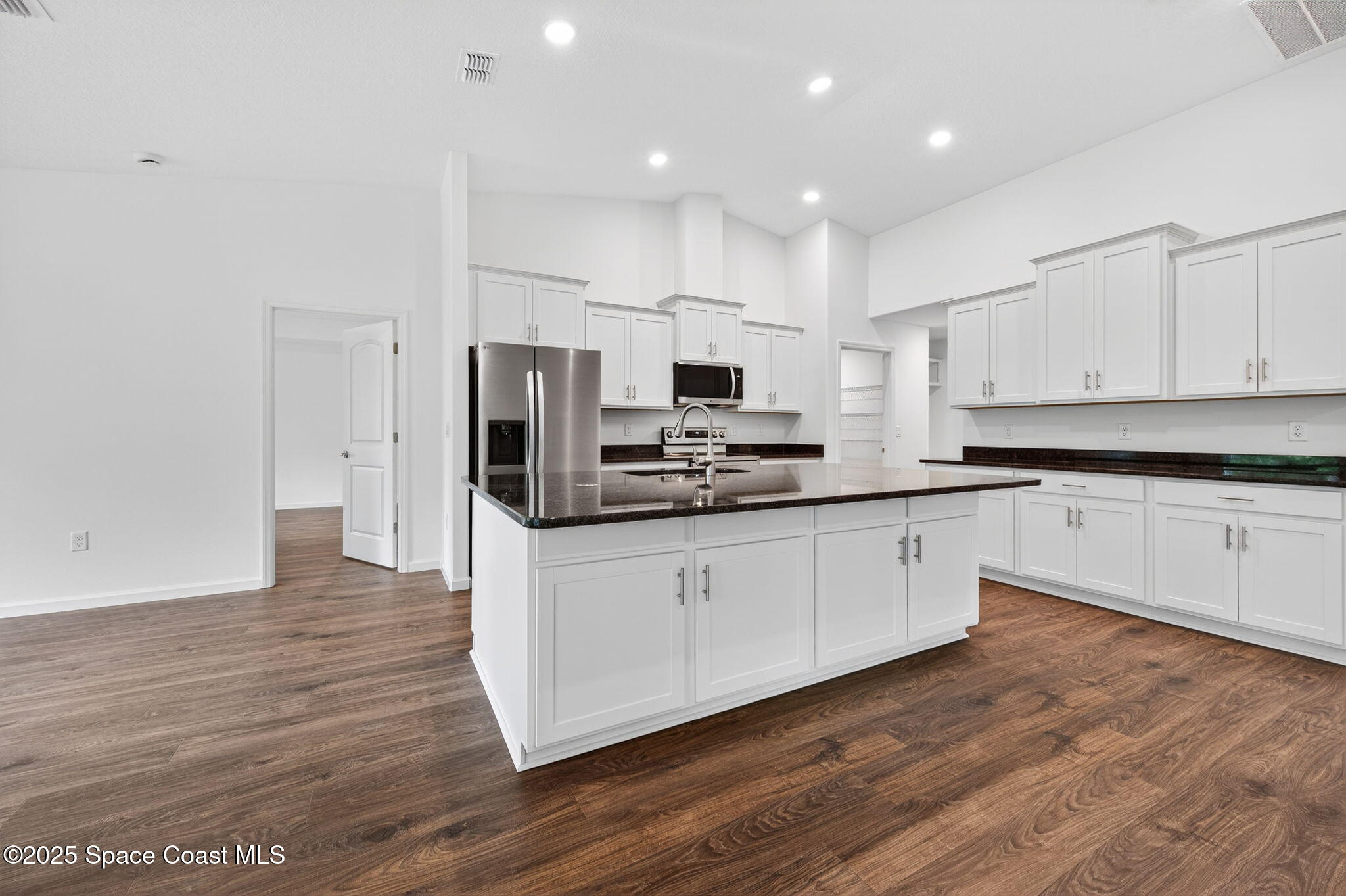 474 Scenic Road Palm Bay, FL 32908 - Photo 14 of 45 Beautiful White Kitchen siwht itech