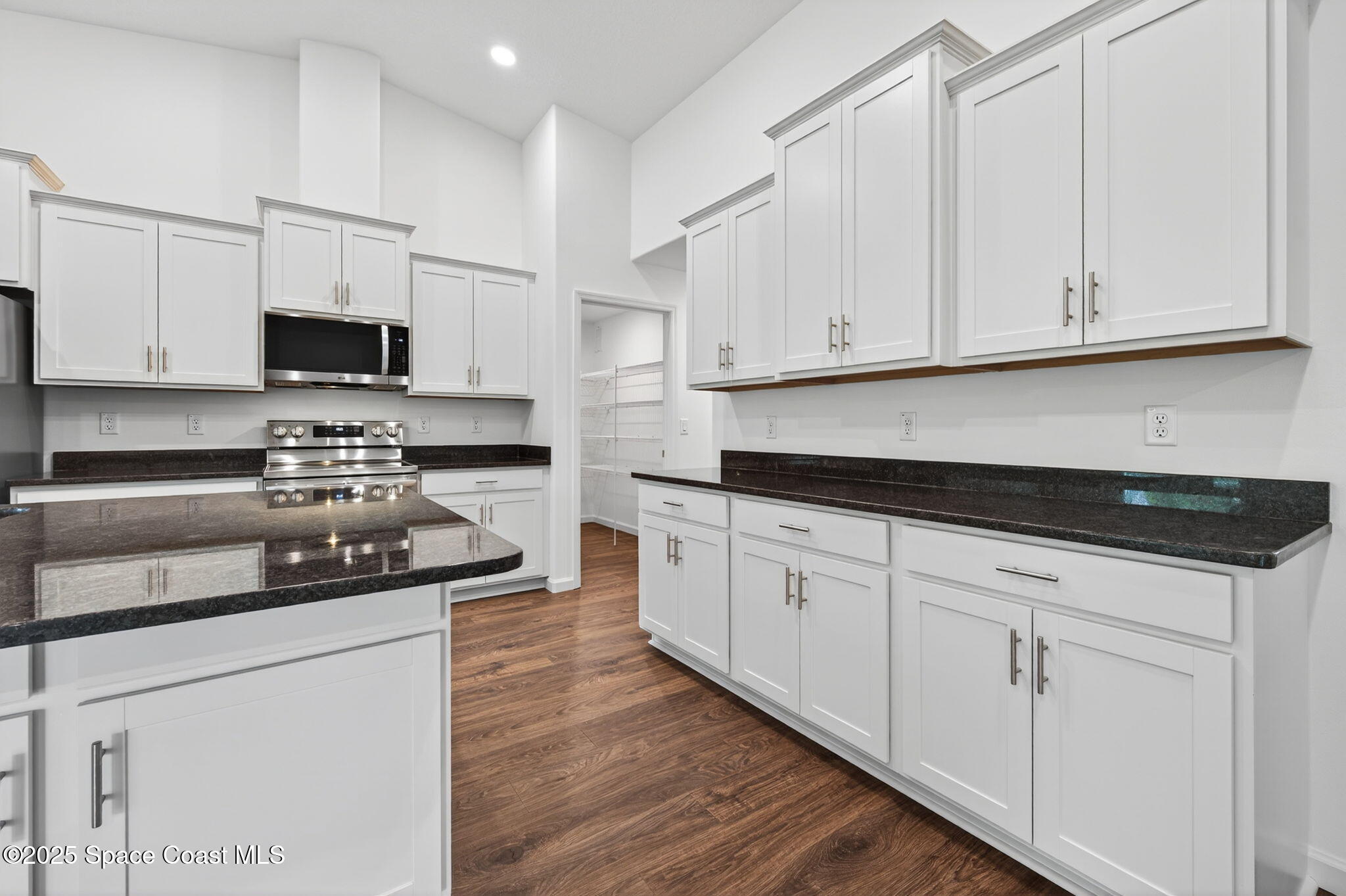 474 Scenic Road Palm Bay, FL 32908 - Photo 16 of 45 Impressive Kitchen With Corner Pantry