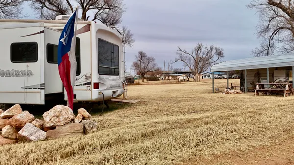 a view of a yard with an bike