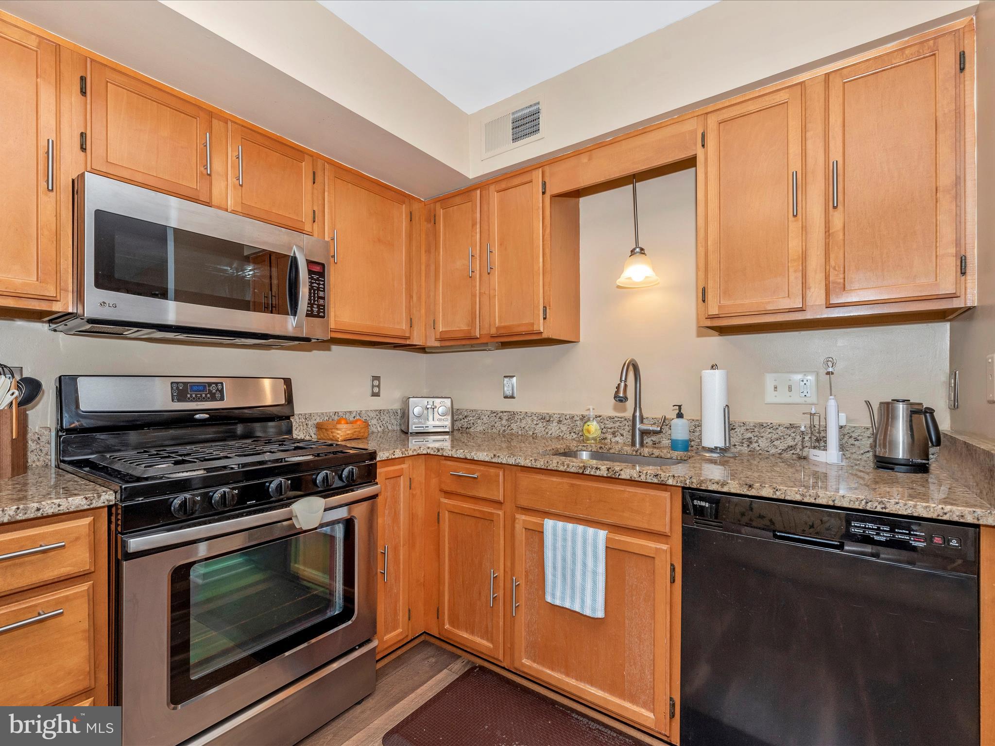 9211 Ridgefield Circle Frederick, MD 21701 - Photo 17 of 60 Kitchen