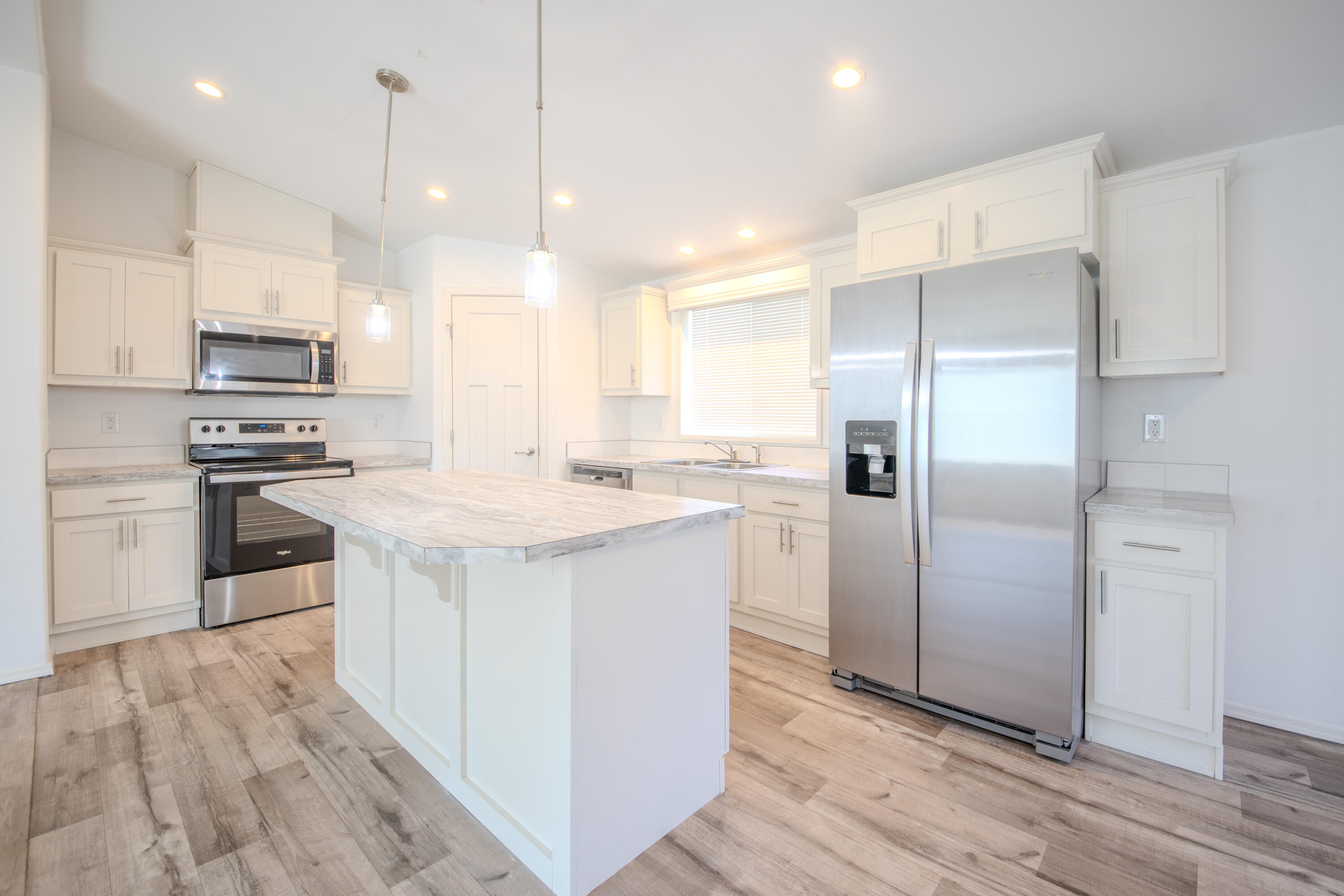 61000 Brosterhous Road, Unit 29 Bend, OR 97702 - Photo 5 of 34 Kitchen