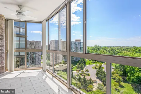 $368,000 | 19355 Cypress Ridge Terrace, Unit 1022, Leesburg, VA 20176