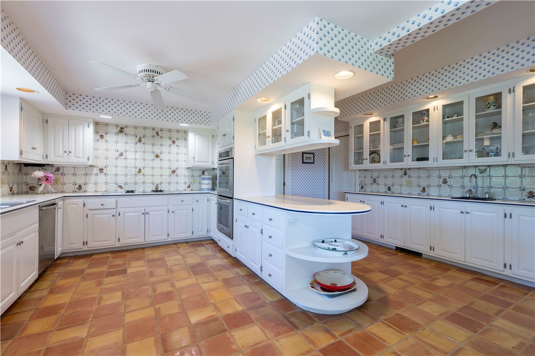 121 Avondale Road Westerly, RI 02891 - Photo 22 of 49