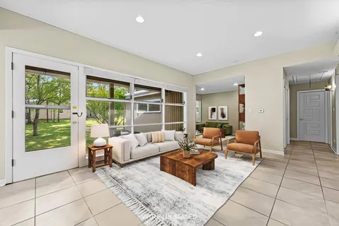 $575,000 | 949 Ridgewood Drive, Highland Park, IL 60035