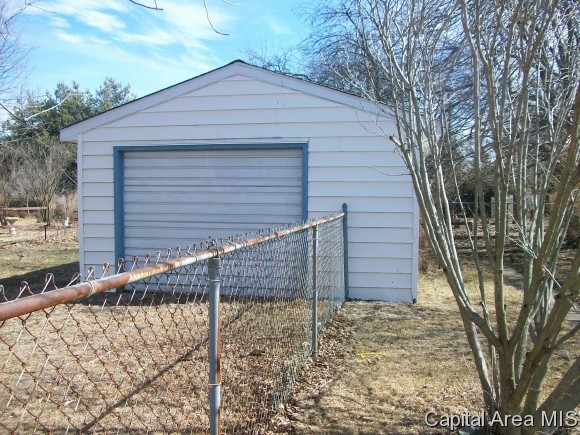 2416 Hedge Lane Road Springfield, IL 62702 - Photo 4 of 11
