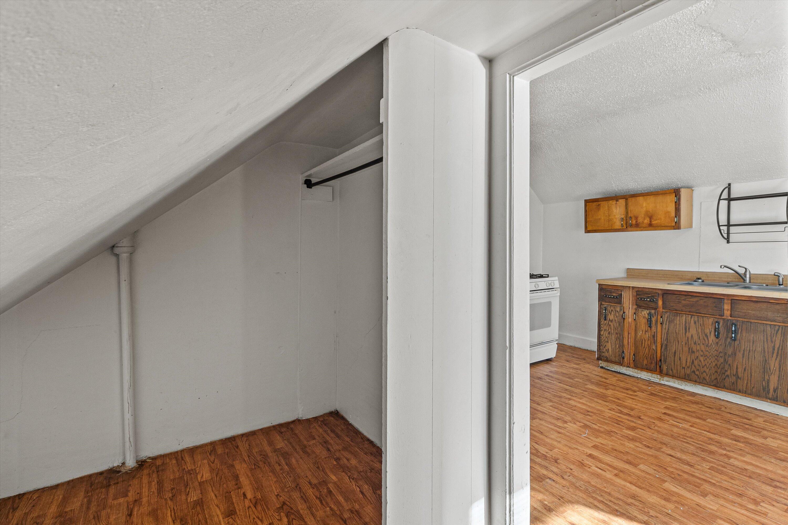 823 Yout Street Racine, WI 53402 - Photo 13 of 41 upper unit