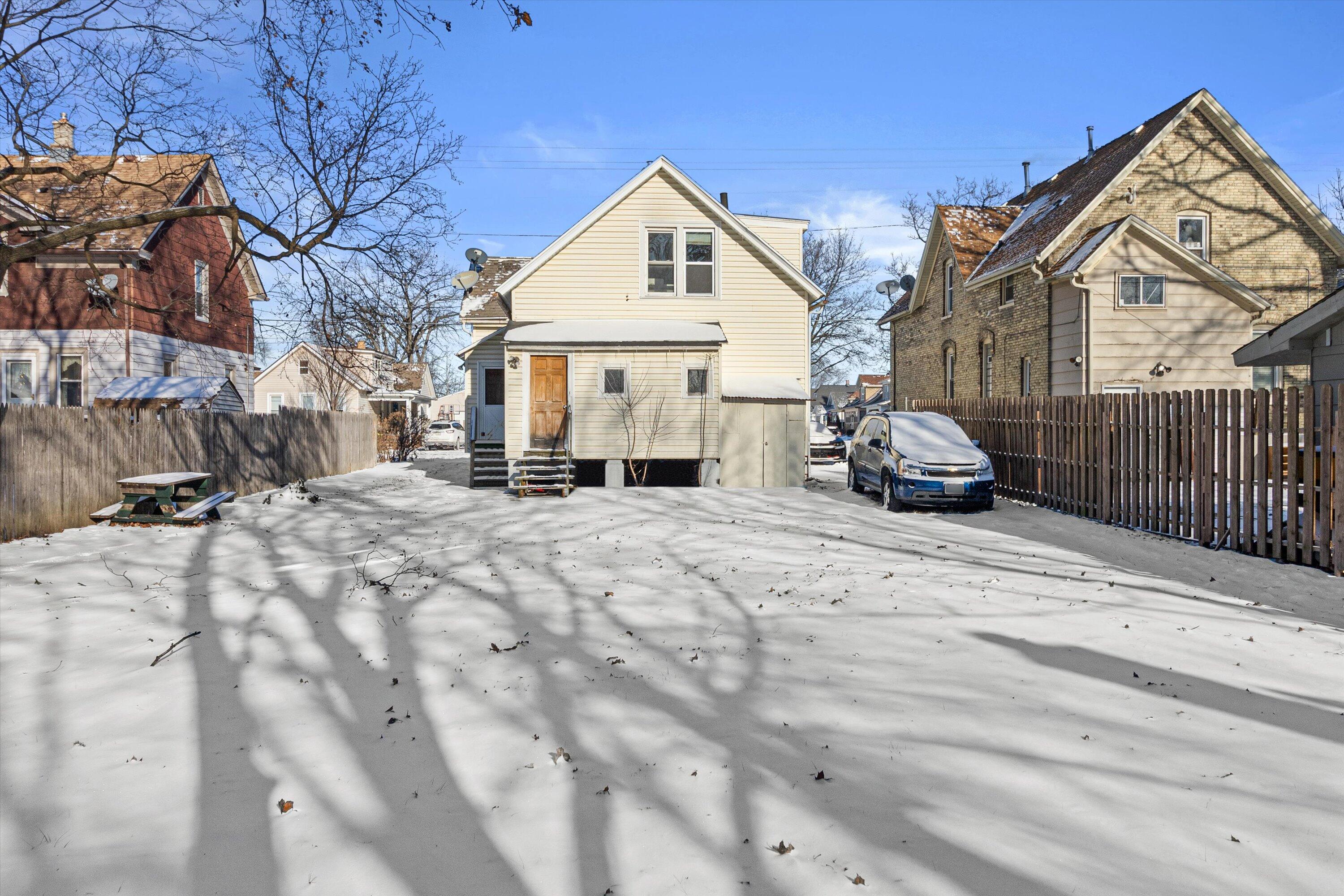 823 Yout Street Racine, WI 53402 - Photo 37 of 41 27-IMG_2083