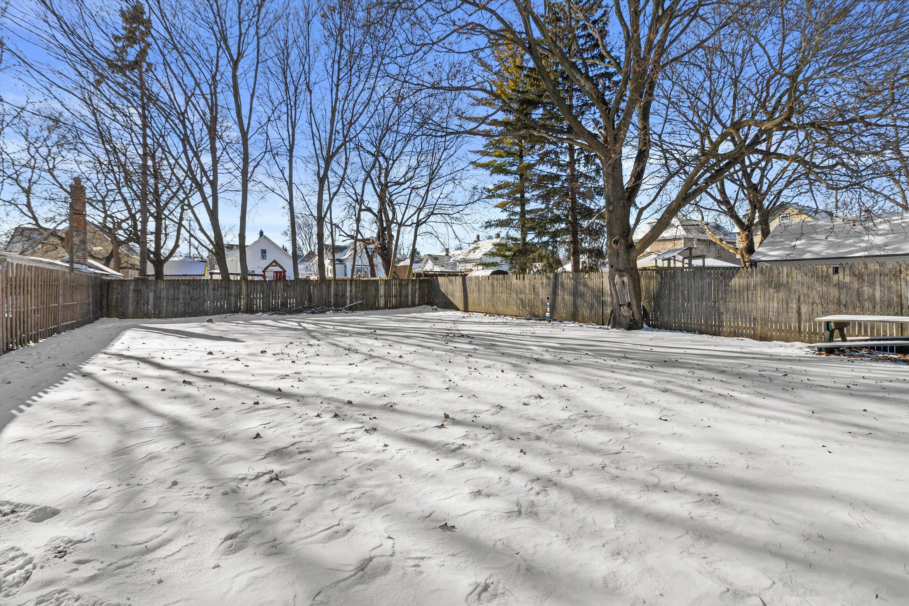 823 Yout Street Racine, WI 53402 - Photo 39 of 41 29-IMG_2095