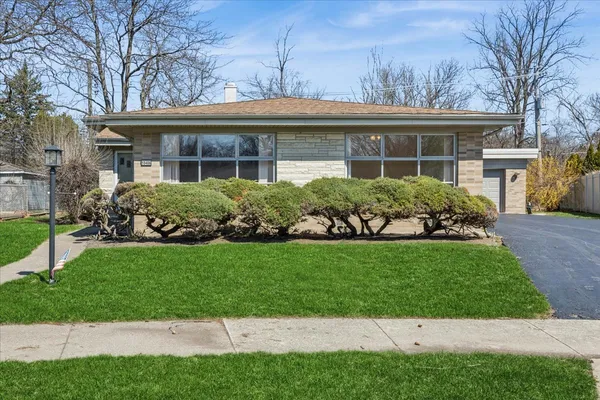 $424,900 | 10406 Preston Street, Westchester, IL 60154